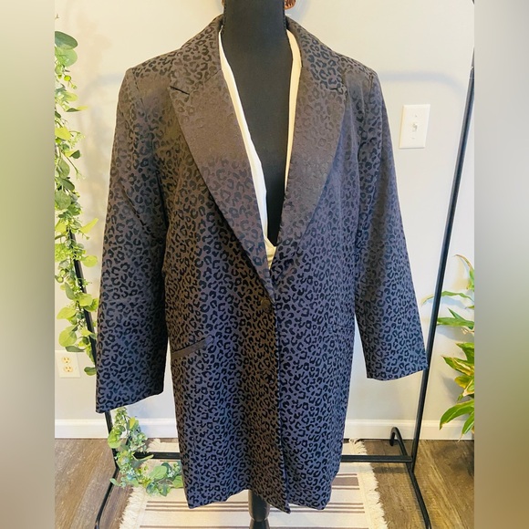 Black on black animal print coat! - Picture 1 of 7